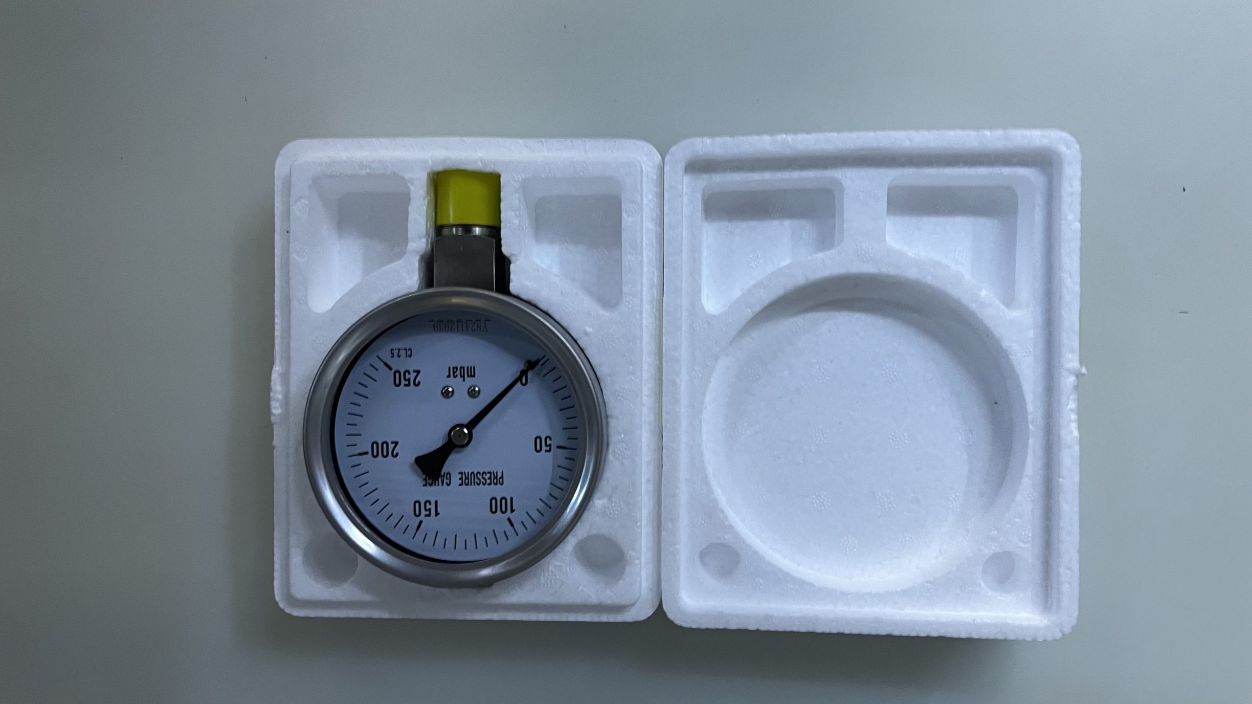 Manómetro 0-25 4″ entrada inferiror 1/2 bsp